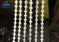 Industrial BTO-11 Razor Wire Mesh Pagar 700mm Diameter Coil Digunakan Dalam Batas Rumput