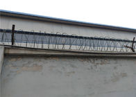Concertina Razor Tape Wire BTO 22 Razor Wire Digunakan Di Atas Dinding