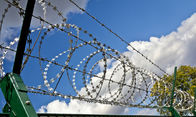 Kawat Berduri Galvanis BTO 22 Razor Wire Rust Concertina Untuk Penjara