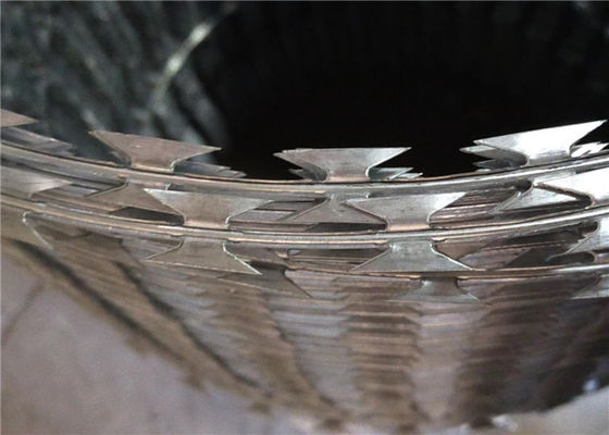 BTO-10 Coil Fence Barbed Galvanized Razor Wire With Blades