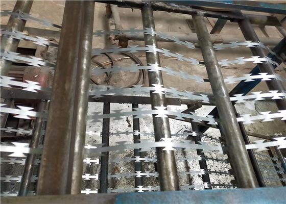 Pisau Kawat Berduri Galvanis Concertina Mesh Lashings Di Daerah Pesisir
